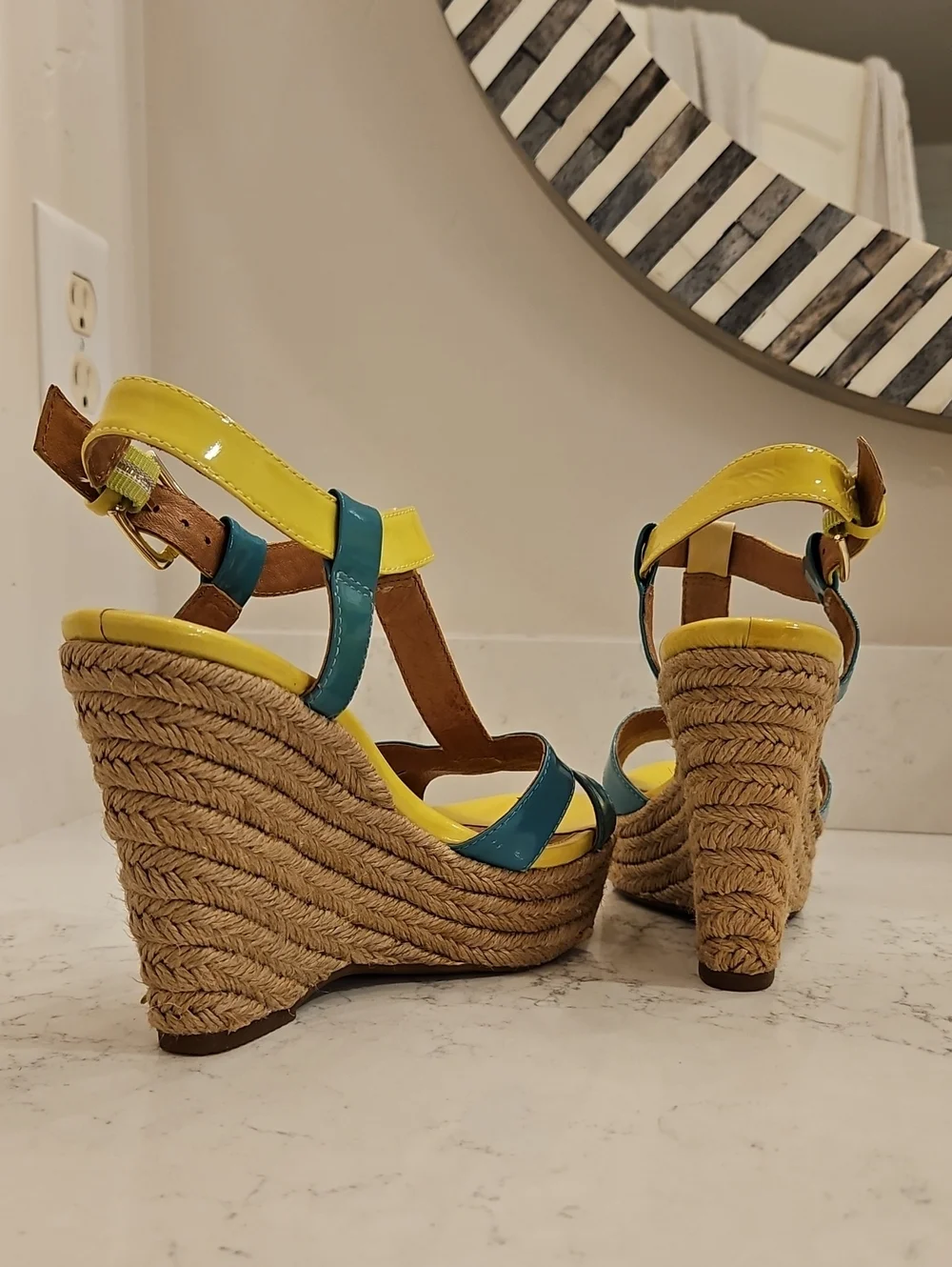 Women’s Yellow & Teal Wedge Espadrille Sandals 8.5, Sofft